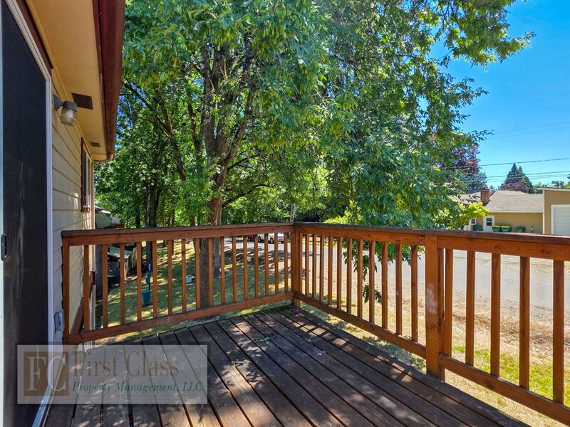 TIGARD Condo: 9555 SW HALL BLVD