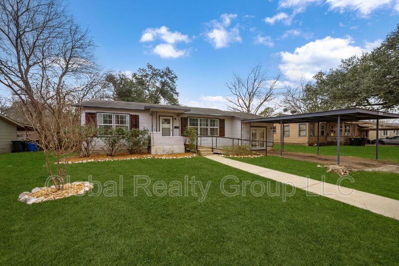 Schertz House: 408 Aviation Ave