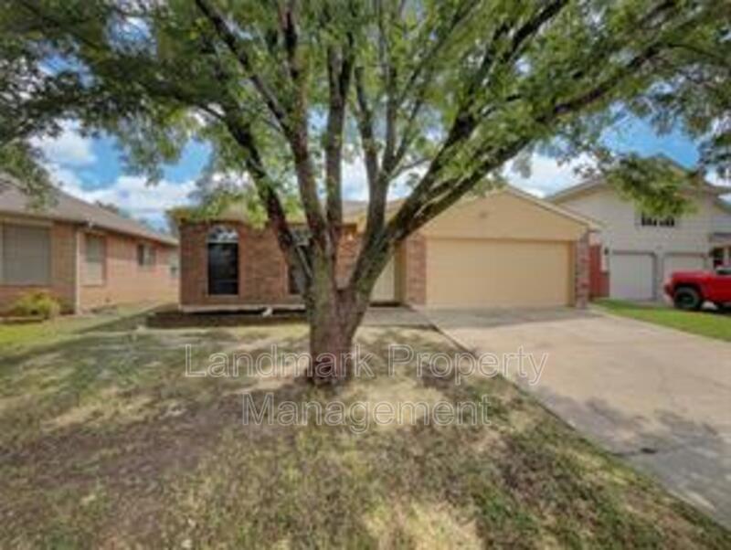 Mansfield House: 625 Hollyberry