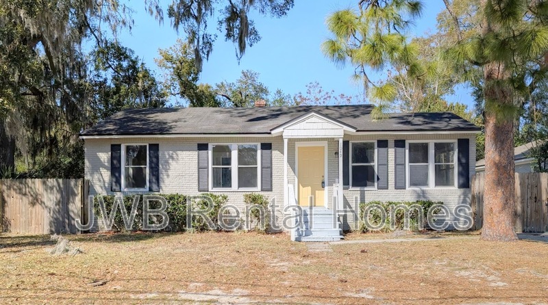 Jacksonville House: 1049 Lake Forest Blvd
