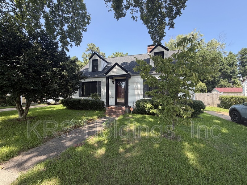 Norfolk House: 606 E Bayview Blvd