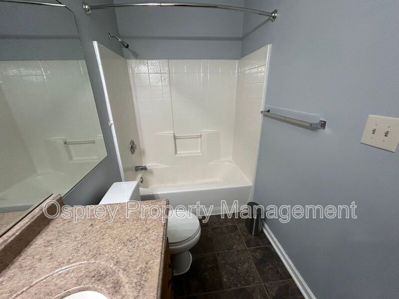 Introducing a charming 2 bedroom, 2 bathroom condo  - Photo 14