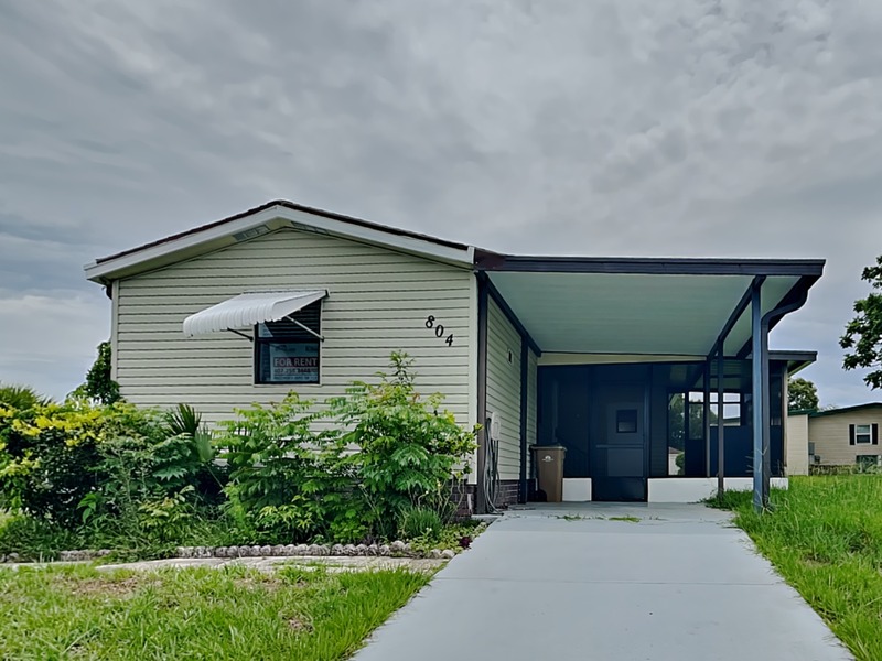 Lady Lake House: 804 Weeping Willow Ave