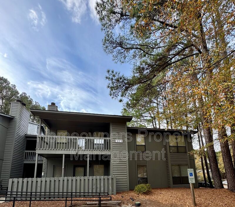 Fayetteville House: 1899 Tryon Dr