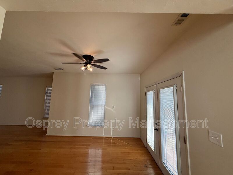 Well-maintained and spacious 3-bedroom Home "ASK ABOUT OUR ZERO DEPOSIT" - Photo 5