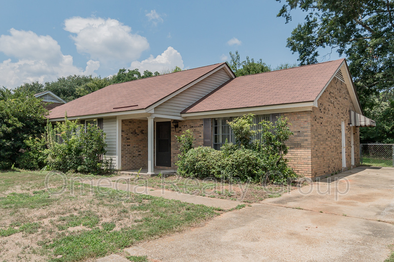 Montgomery House: 3225 Milan Dr