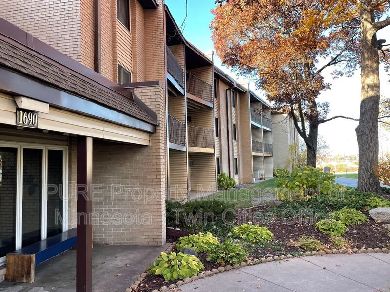 Roseville Condo: 1690 Highway 36 W