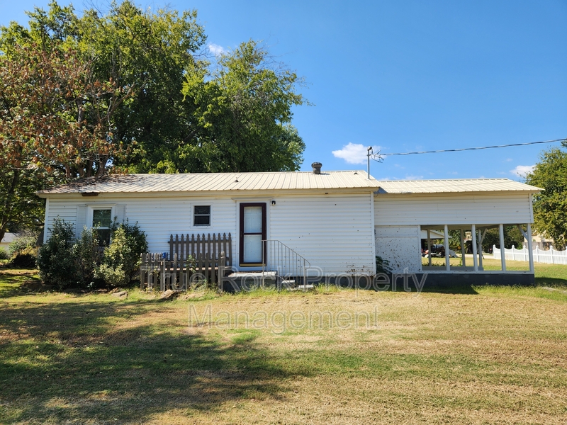 Ada House: 15662 County Road 3540