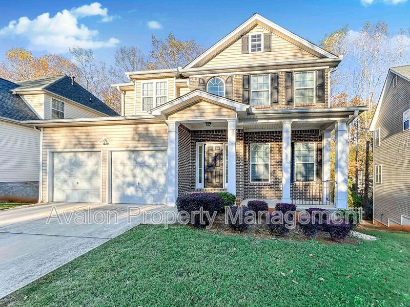 Austell House: 2027 Oakbluff Dr