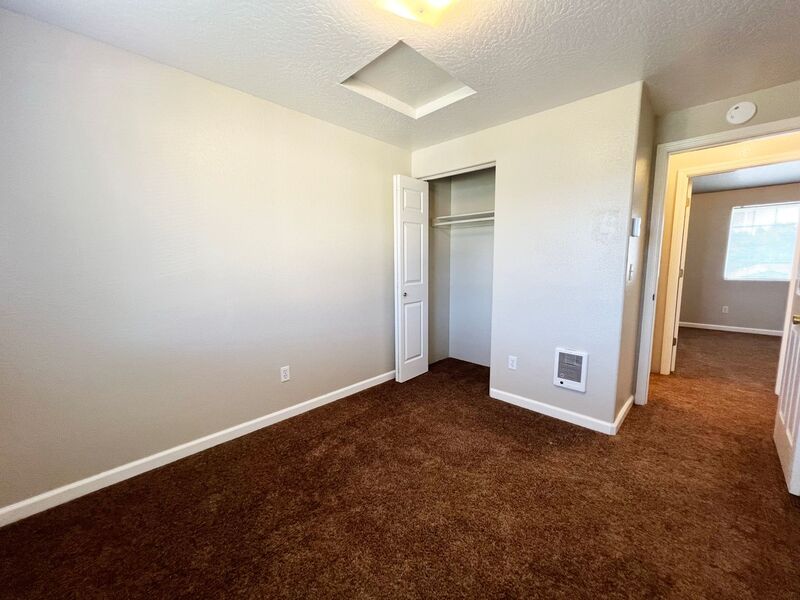 Photo 23 of rental home at 782 North Cloverleaf Loop