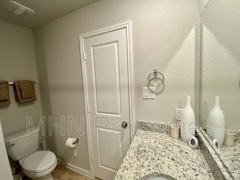 3 bed/2 bath GORGEOUS home located off Culebra and 1604, conveniently close to schools! - Photo 24