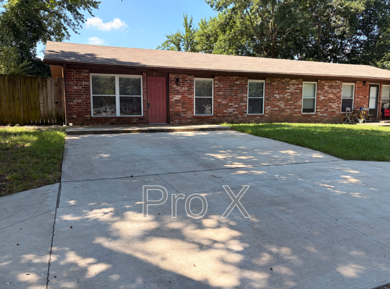 Fayetteville Condo: 217 E Adobe St