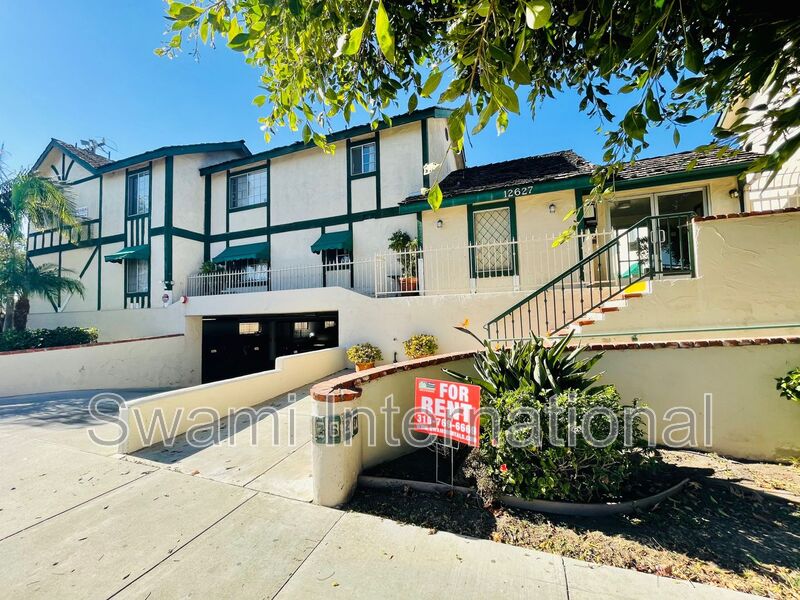 Hawthorne Condo: 12627 Eucalyptus
