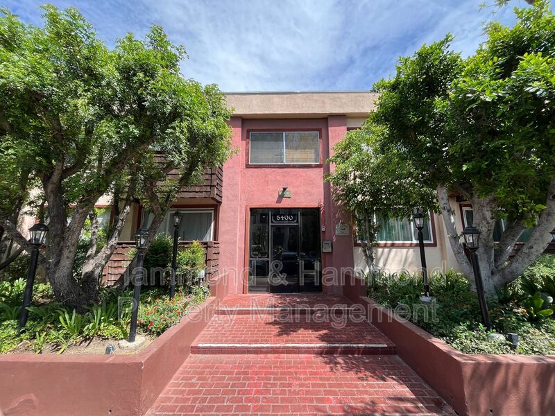 Encino Condo: 5400 Newcastle Ave.