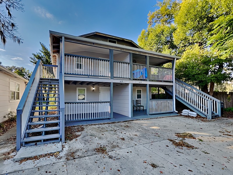 Sanford House: 613 E 2nd St