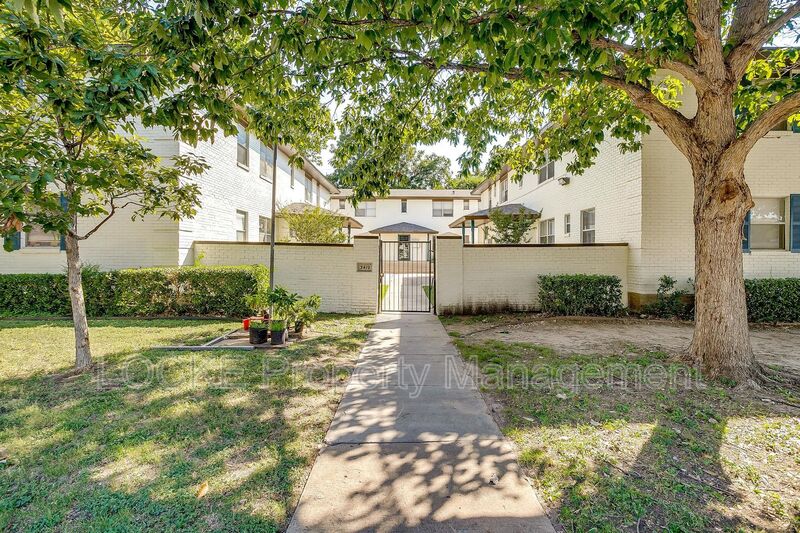 Fort Worth House: 3419 South University Drive