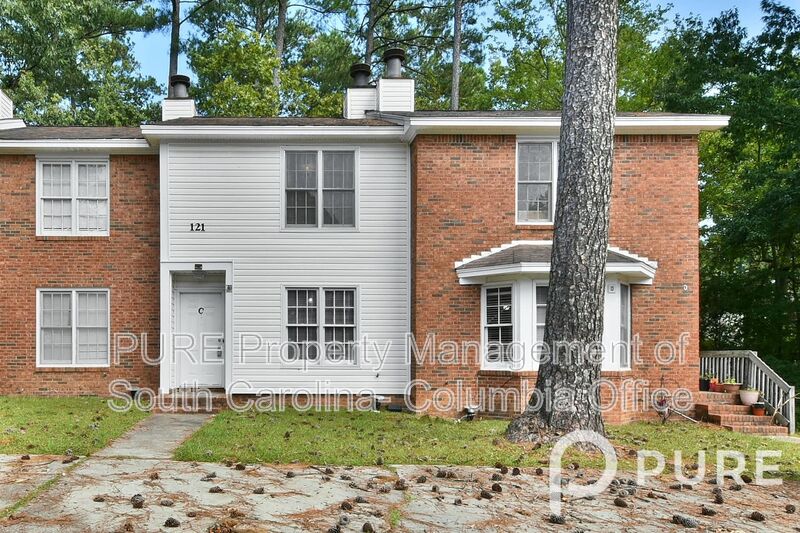 Columbia House: 121 Manorwood Ct