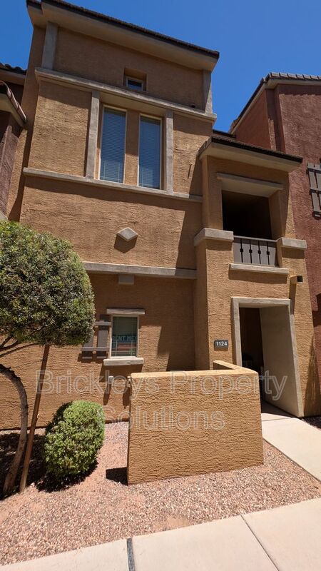 Gilbert Townhome: 240 W Juniper Ave