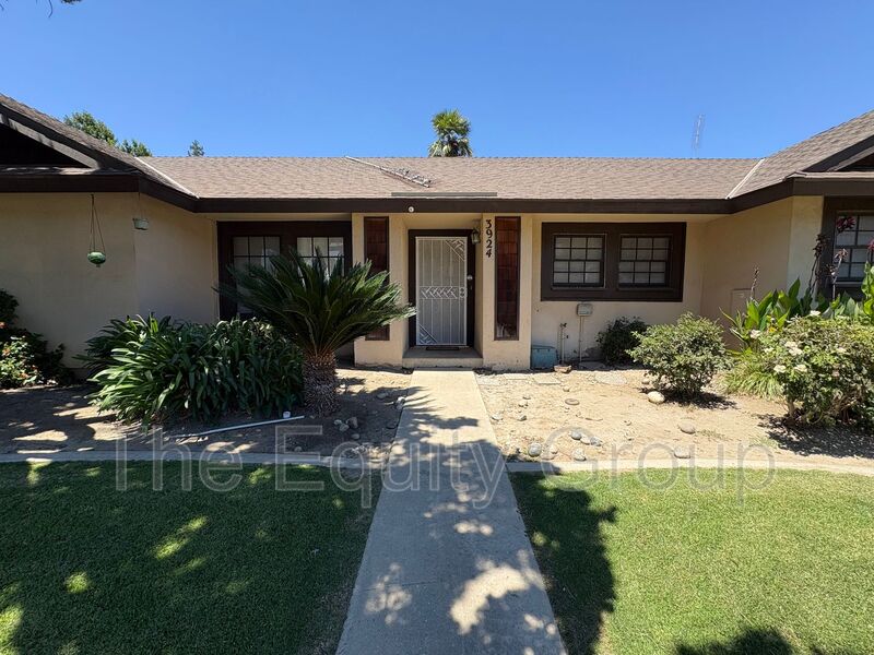 Visalia House: 3924 W. Hillsdale Ct