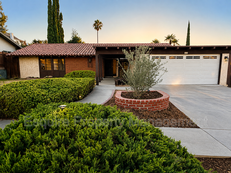 THOUSAND OAKS House: 11 N MADRID AVE