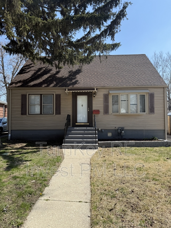 Lansing House: 18343 Oakwood Avenue - 1