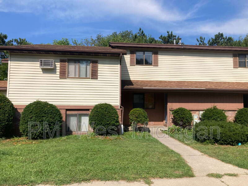 Grand Rapids Townhome: 6079 In The Pines Dr SE