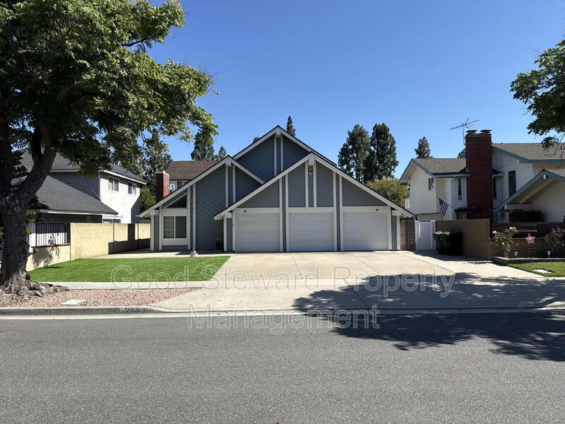 Anaheim House: 2556 E Elsiena Way
