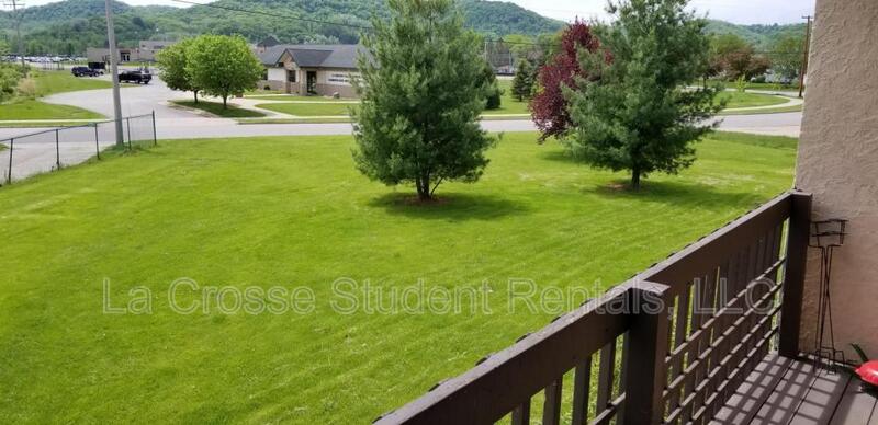 La Crescent Condo: 619 Welshire Drive