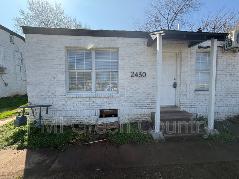 Tulsa Condo: 2430 E Pine St