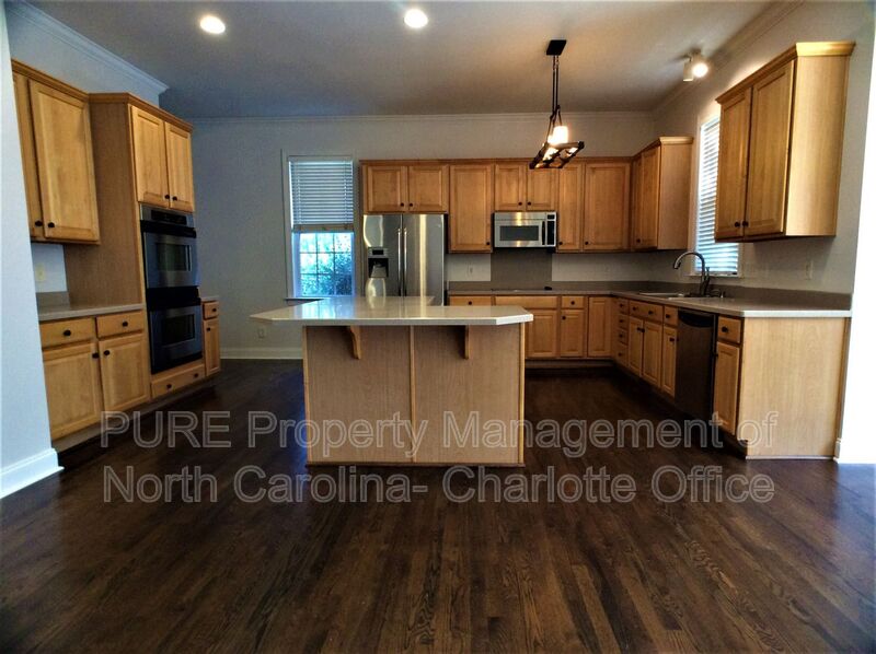 Huntersville House: 14225 Bankside Drive