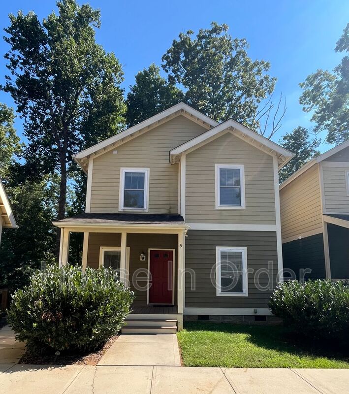 Asheville House: 129 Aurora Drive