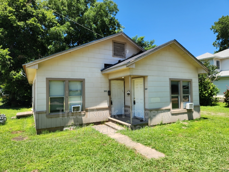 Ada House: 227 North Hope Avenue