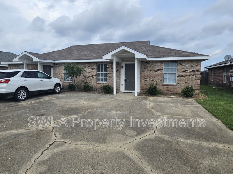 Lake Charles House: 1750 South Tallowood Drive