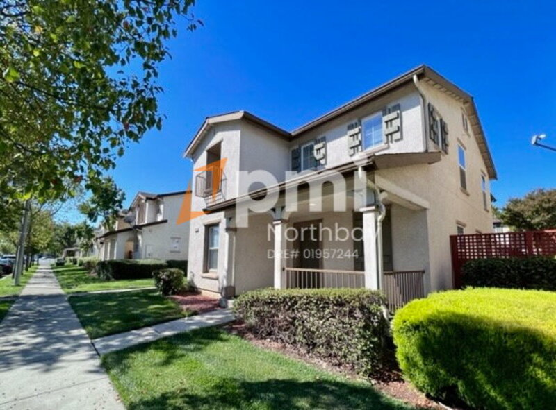 Fairfield House: 3200 Puffin Cir