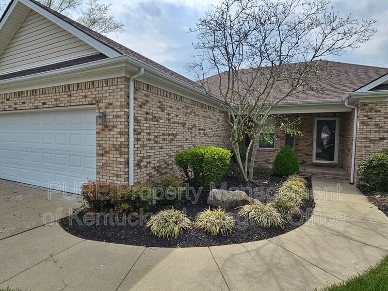 Nicholasville House: 321 Lebeau Drive