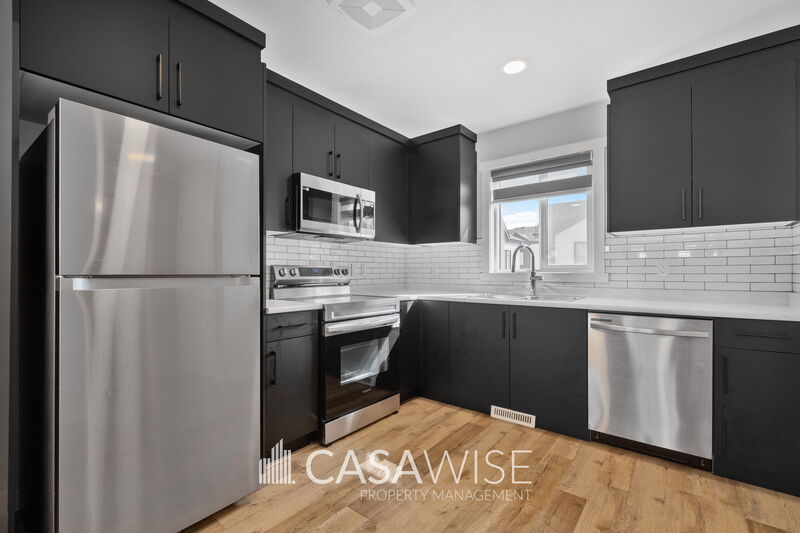 Edmonton House: 8049 Cedric Mah Road