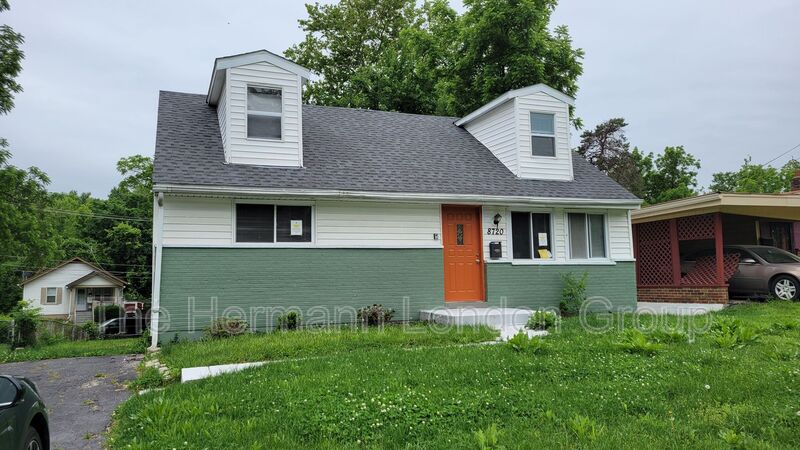 St Louis House: 8720 Marcella Ave