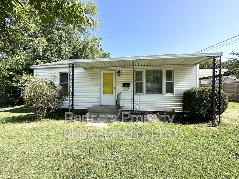 Fayetteville House: 1140 West Hendrix Street