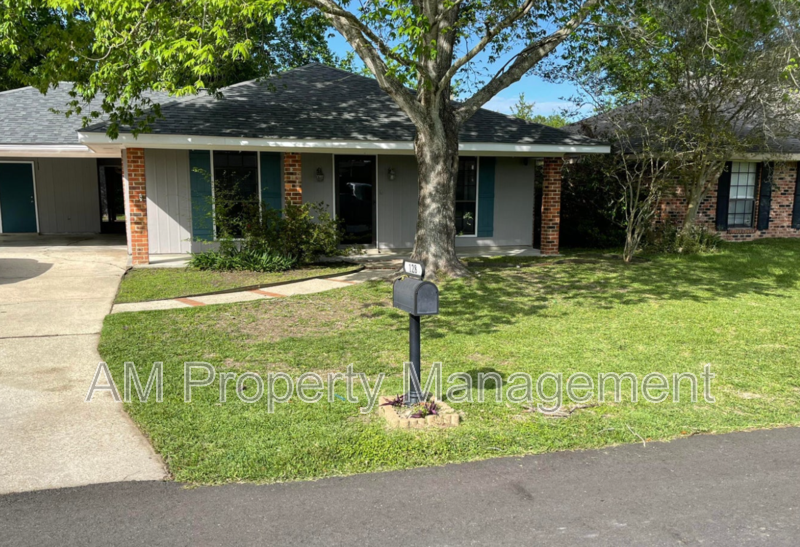 Lafayette House: 128 Longfellow Drive
