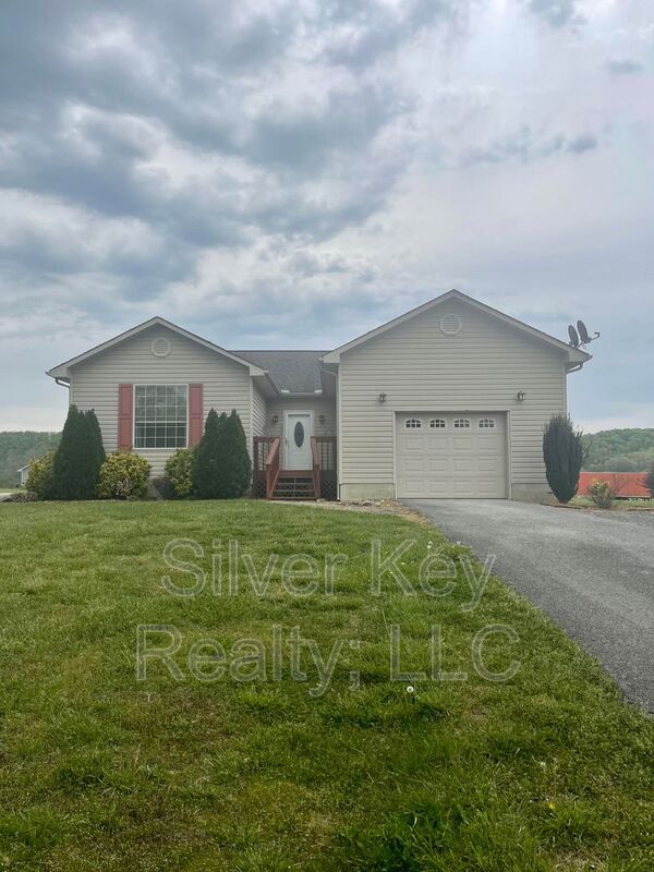 Decatur House: 155 Pulliam Lane