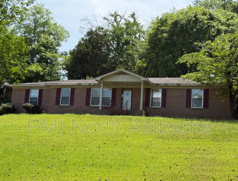 Huntsville House: 2801 Brett Rd NW