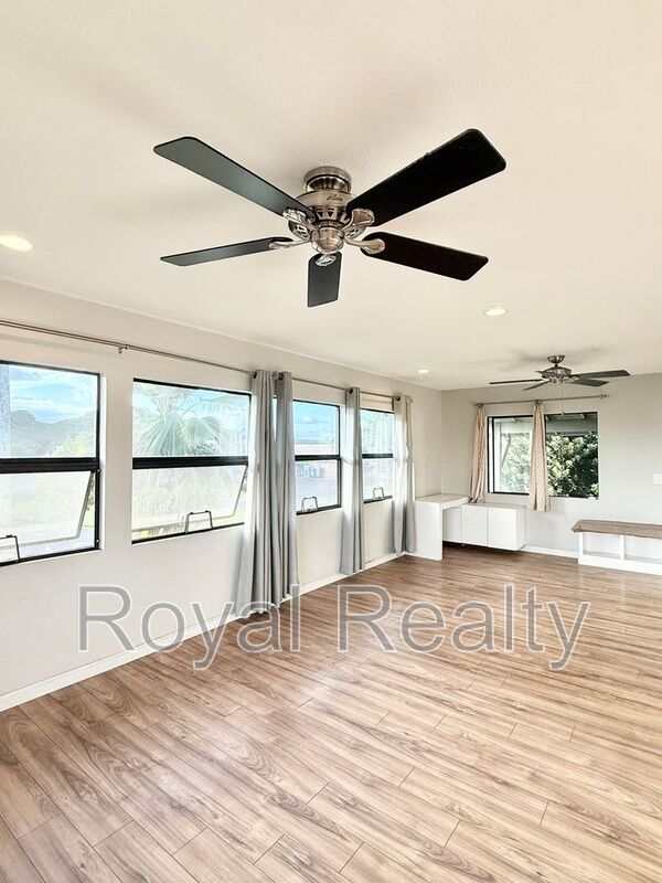 Mililani Condo: 95-349 Kuahelani Ave