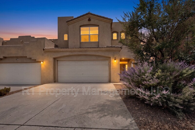 Albuquerque House: 6512 Los Pueblos Place NW