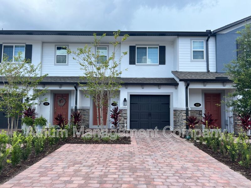 Sanford Townhome: 426 Cape Honeysuckle Pl