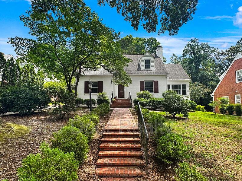 Williamsburg House: 209 Indian Springs Rd