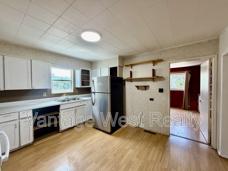 Kelowna House: 400 Dougall Rd N