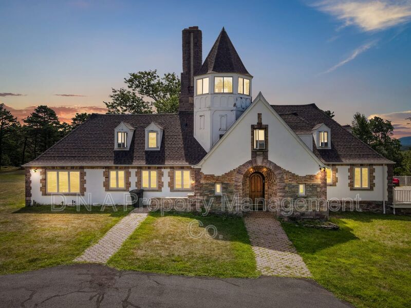 Mount Pocono House: 133 Montanesca Road