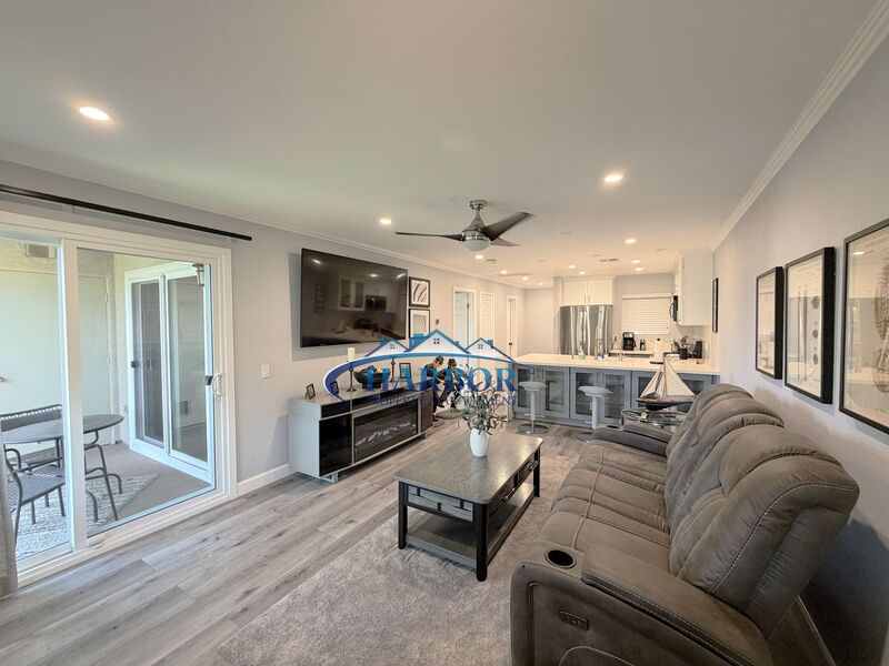 Long Beach House: 3408 Hathaway Avenue