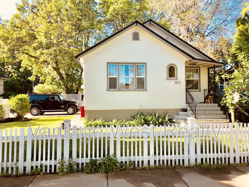 Kelowna House: 867a Rowcliffe Ave