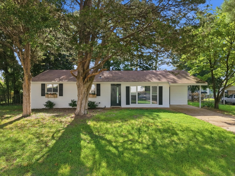 Huntsville House: 308 Harolds Drive Northwest